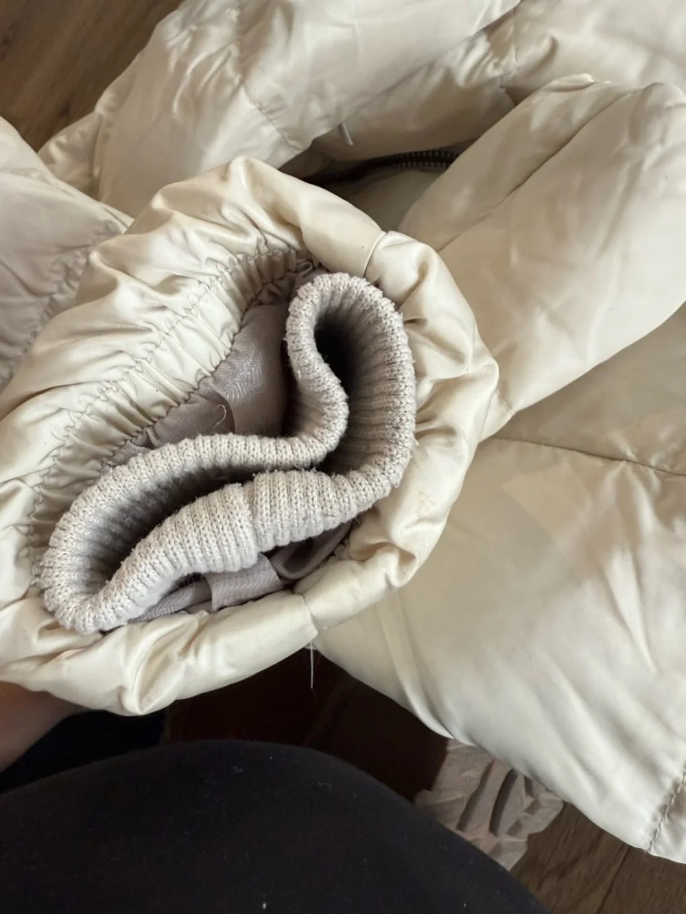 COACH - Cream Hooded Puffer Coat - Brand Unspecified - Picture 6 of 7